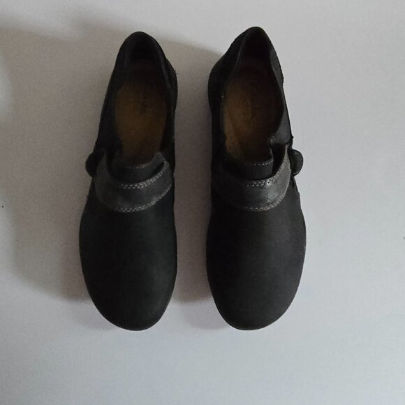 Clarks Black Slip On Casual Shoes Size 9M, NWT - Picture 2 of 4